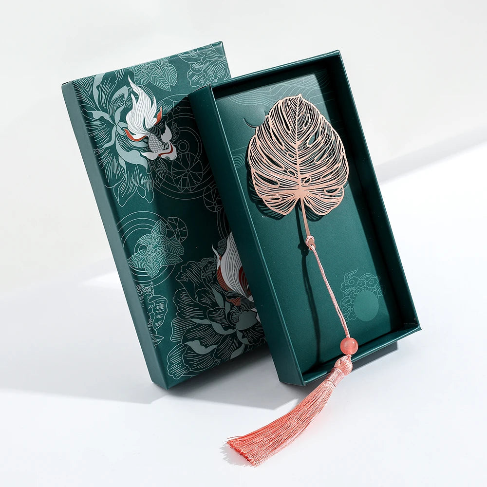 Vintage Lesezeichen mit Blumen- und Blattmotiv